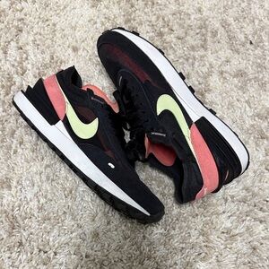 Nike NSW Waffle 1 Women's Black and Coral Sneakers